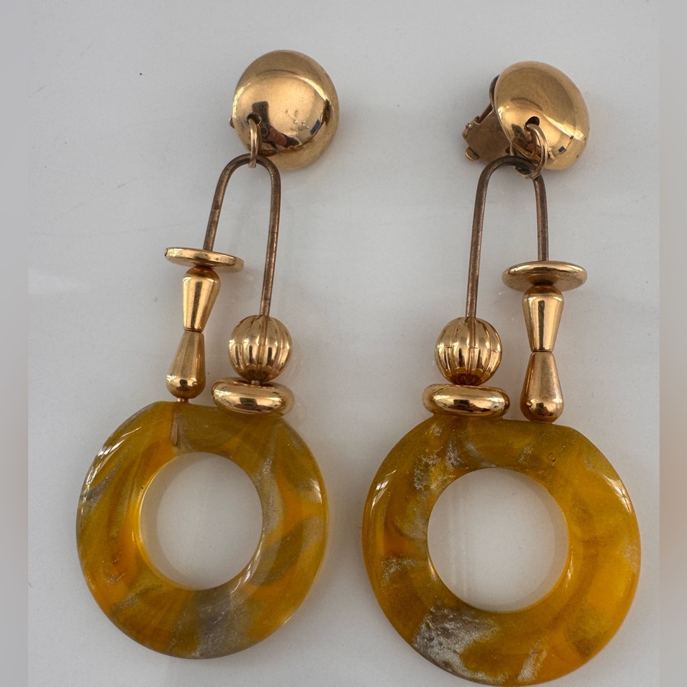 Vintage dangle earrings marbled resin plastic  hoops  gold-toned metal Italy